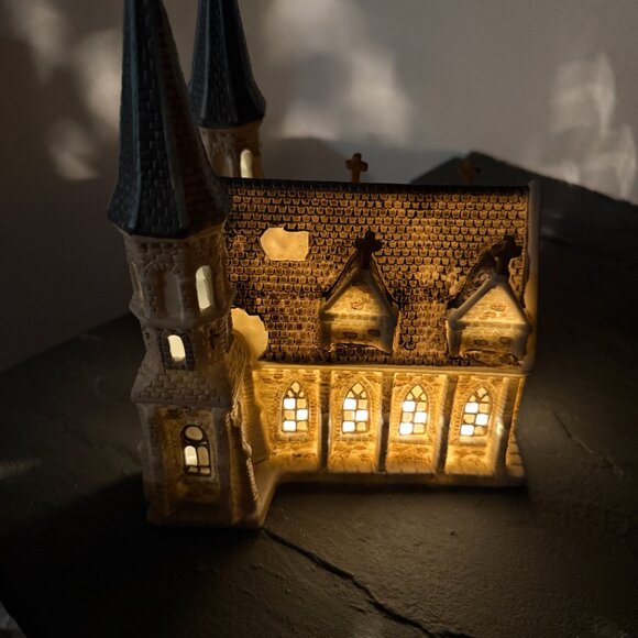 DICKENS KEEPSAKE Two-Steeple Cathedral Village - Picture 5 of 9